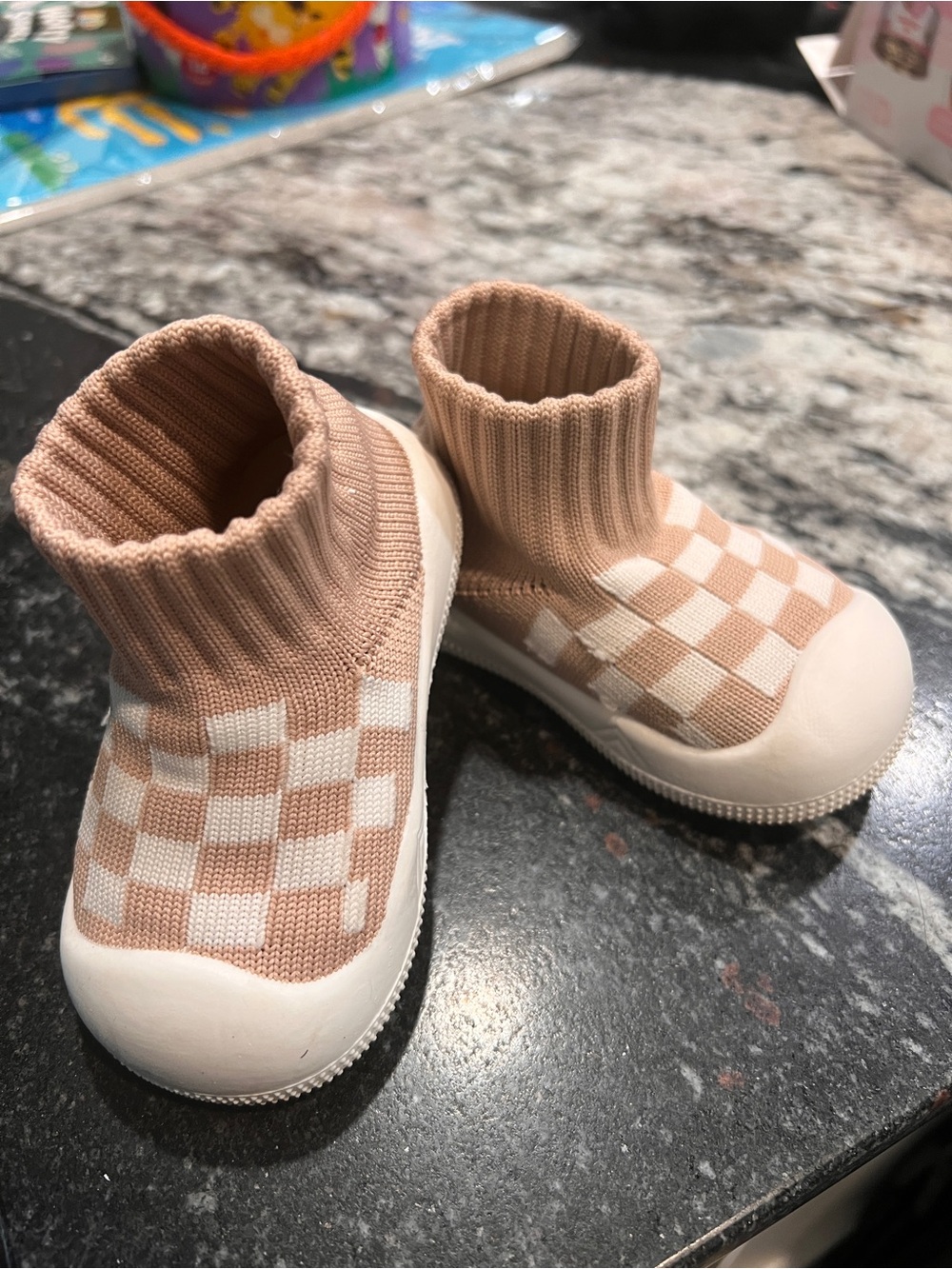 Eashi Baby/Toddler Beige Checkerboard Sock Shoes Size 5 / 130